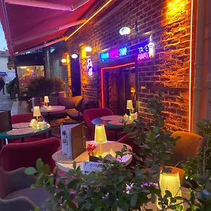 Golden Arrow Old Hotel de apartamente
